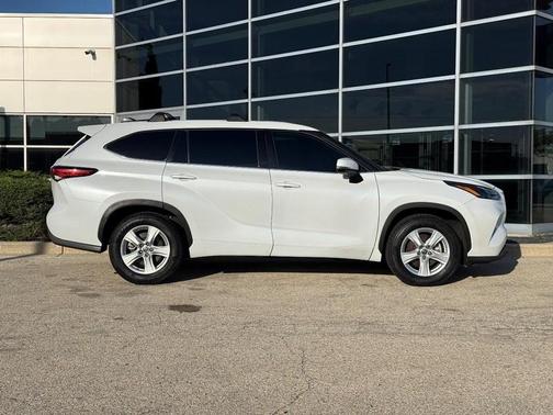 2022 Toyota Highlander LE