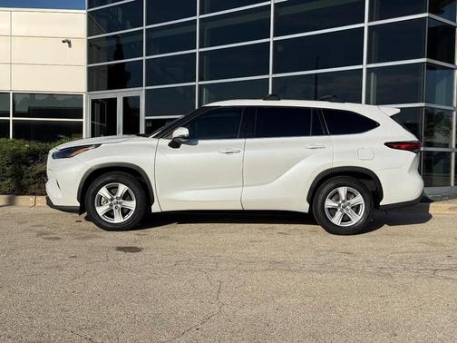 2022 Toyota Highlander LE