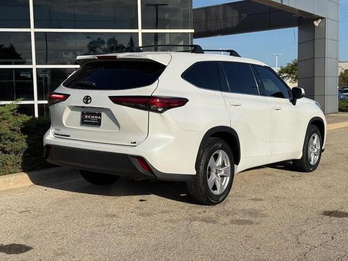 2022 Toyota Highlander LE
