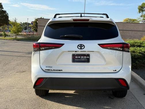 2022 Toyota Highlander LE
