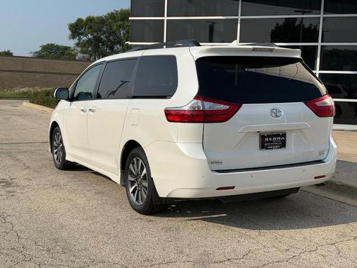 2019 Toyota Sienna XLE Premium