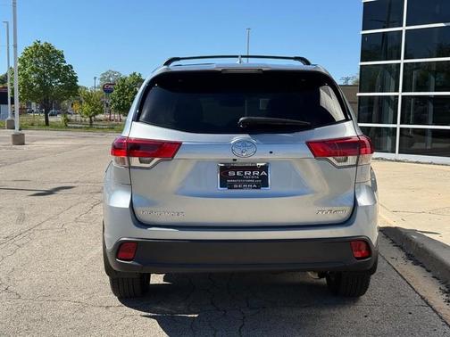 Celestial Silver Metallic 2018 Toyota Highlander XLE