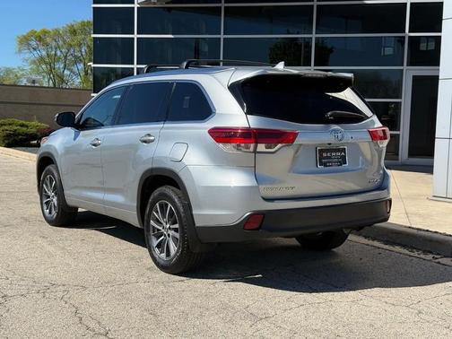 Celestial Silver Metallic 2018 Toyota Highlander XLE