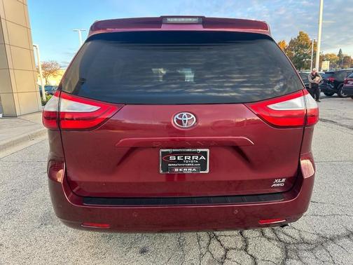 2019 Toyota Sienna XLE