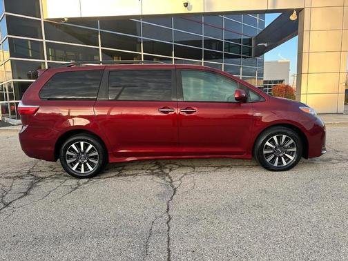 2019 Toyota Sienna XLE