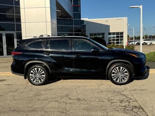 2023 Toyota Highlander Platinum