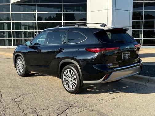 2023 Toyota Highlander Platinum