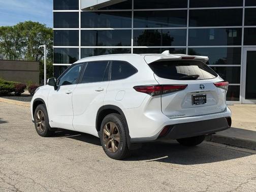 Wind Chill Pearl 2023 Toyota Highlander Hybrid XLE