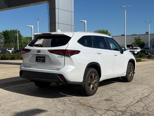 Wind Chill Pearl 2023 Toyota Highlander Hybrid XLE