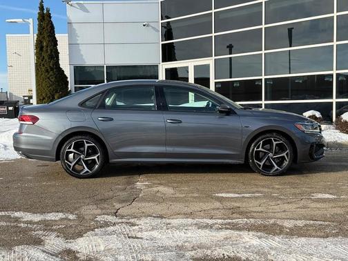 2020 Volkswagen Passat 2.0T R-Line