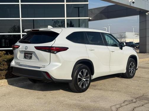 Wind Chill Pearl 2023 Toyota Highlander XLE