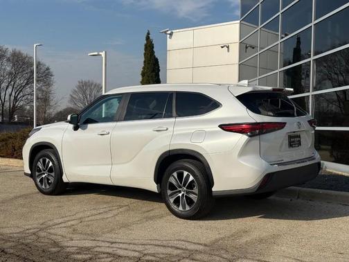 Wind Chill Pearl 2023 Toyota Highlander XLE