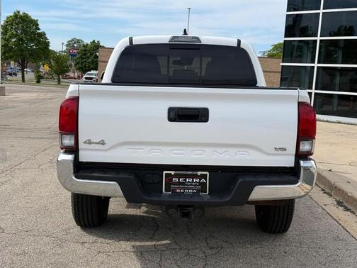 White 2022 Toyota Tacoma SR5