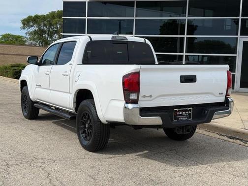 White 2022 Toyota Tacoma SR5