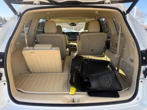 Blizzard Pearl 2019 Toyota Highlander SE