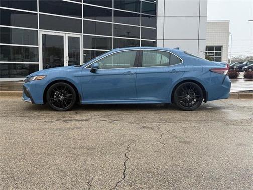 2024 Toyota Camry Hybrid SE
