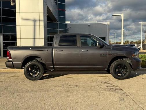 2017 RAM 1500 Night Crew Cab 4x4 5'7' Box