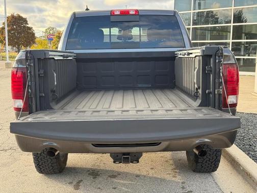 2017 RAM 1500 Night Crew Cab 4x4 5'7' Box