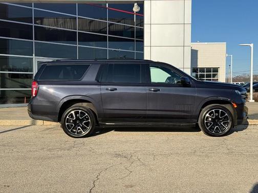 2023 Chevrolet Suburban RST