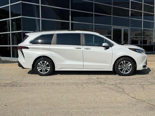 2024 Toyota Sienna XLE 7 Passenger