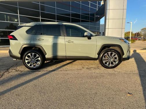 2022 Toyota RAV4 XLE Premium
