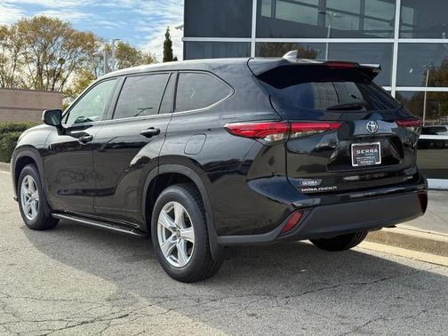 2022 Toyota Highlander LE
