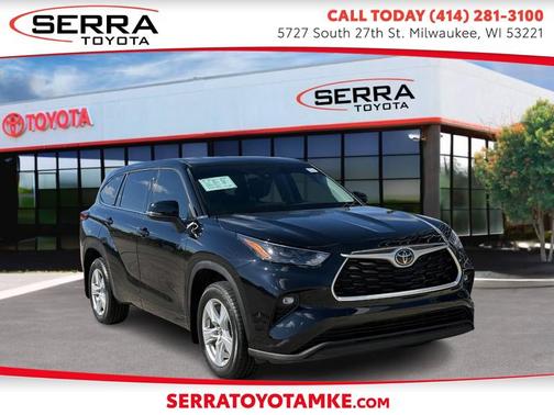 Midnight Black Metallic 2022 Toyota Highlander LE
