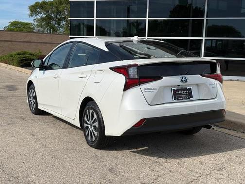 Blizzard Pearl 2019 Toyota Prius XLE