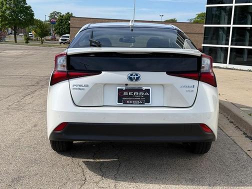 Blizzard Pearl 2019 Toyota Prius XLE