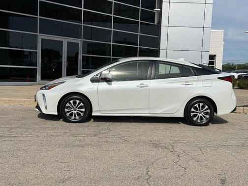 Blizzard Pearl 2019 Toyota Prius XLE