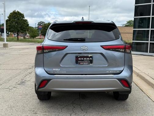 2022 Toyota Highlander Platinum