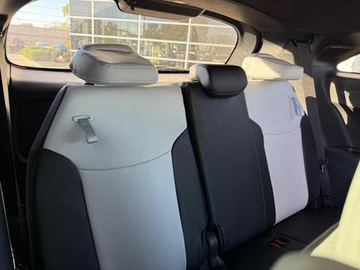 Ice Cap 2026 Toyota Sienna XSE 7 Passenger