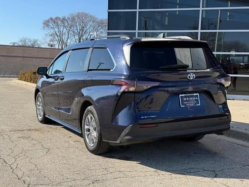 2025 Toyota Sienna LE