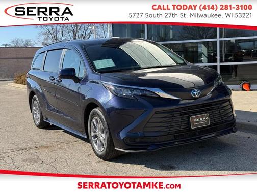 2025 Toyota Sienna LE