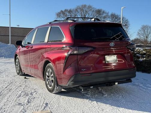 2025 Toyota Sienna LE