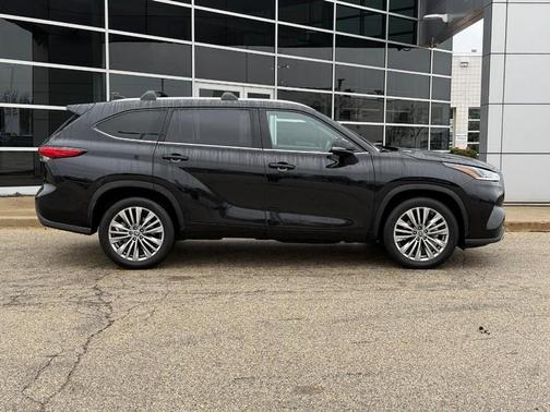 Midnight Black Metallic 2023 Toyota Highlander Platinum