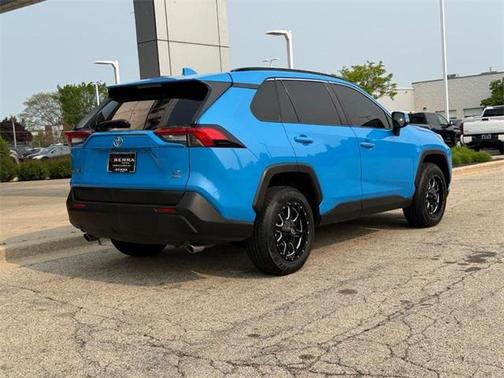 2020 Toyota RAV4 LE