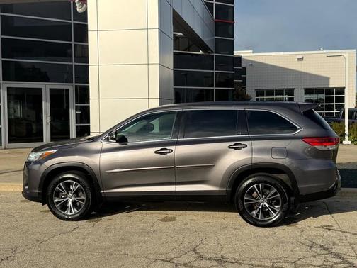 2019 Toyota Highlander LE I4