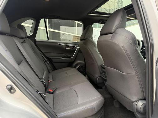 2025 Toyota RAV4 Hybrid SE