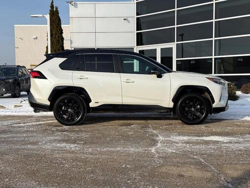 2022 Toyota RAV4 Hybrid SE