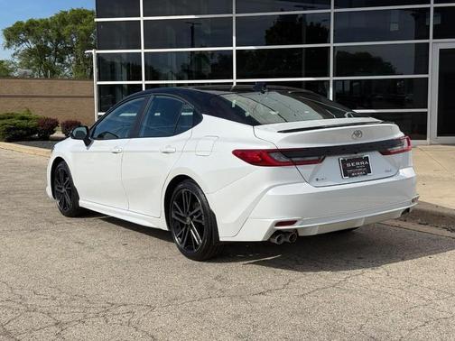 Wind Chill Pearl w/Midnight Black Metallic Roof 2026 Toyota Camry XSE