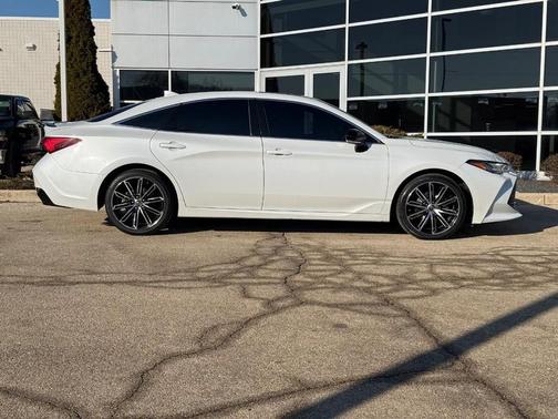 2019 Toyota Avalon Touring