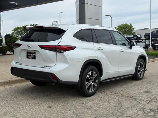Pearl 2023 Toyota Highlander XLE