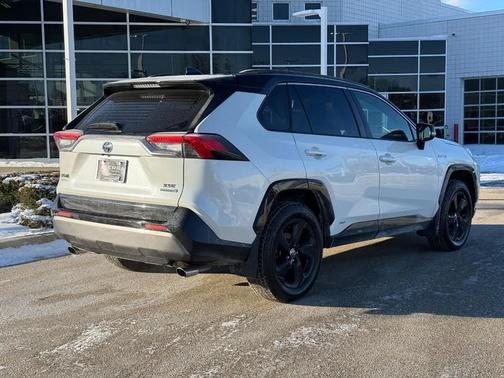 2020 Toyota RAV4 Hybrid SE