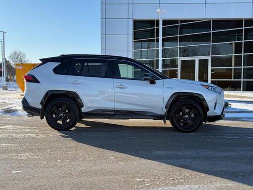 2020 Toyota RAV4 Hybrid SE