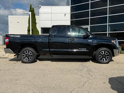 Midnight Black Metallic 2019 Toyota Tundra SR5