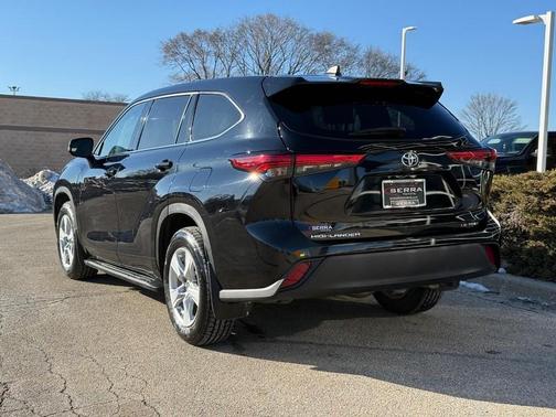 2022 Toyota Highlander LE
