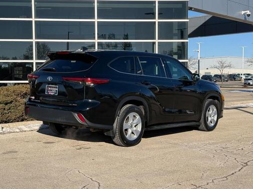 2022 Toyota Highlander LE
