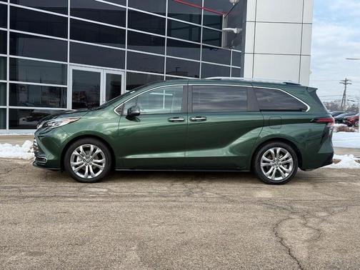 2022 Toyota Sienna Platinum