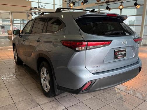 2022 Toyota Highlander LE
